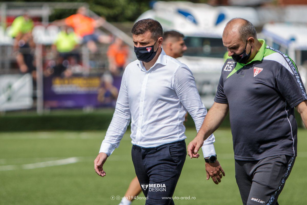 UTA - RAPID 1-2. EXCLUSIV // UPDATE Ultrașii arădeni au vrut să-l bată pe Dan Alexa! Ce a pățit antrenorul Rapidului: „Dacă aveau cuțit?”