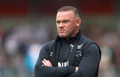 Scandal în Anglia! Rooney s-a dus în camera animatoarelor dintr-un night club, dar a adormit amețit de băutură