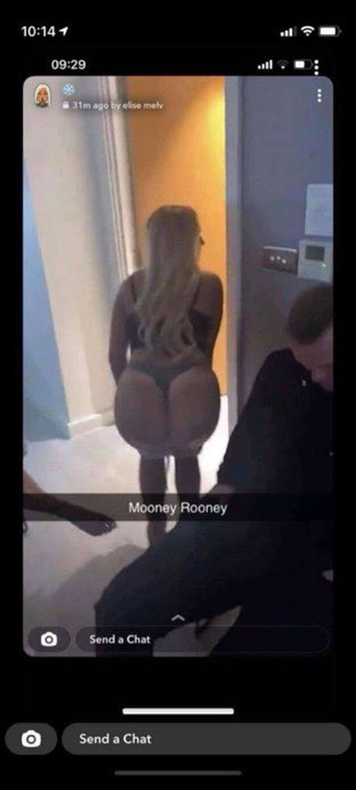 Scandal în Anglia! Rooney s-a dus în camera animatoarelor dintr-un night club, dar a adormit amețit de băutură