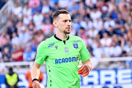 Agentul lui Ionuț Radu confirmă transferul la Bournemouth. Foto: Imago Images
