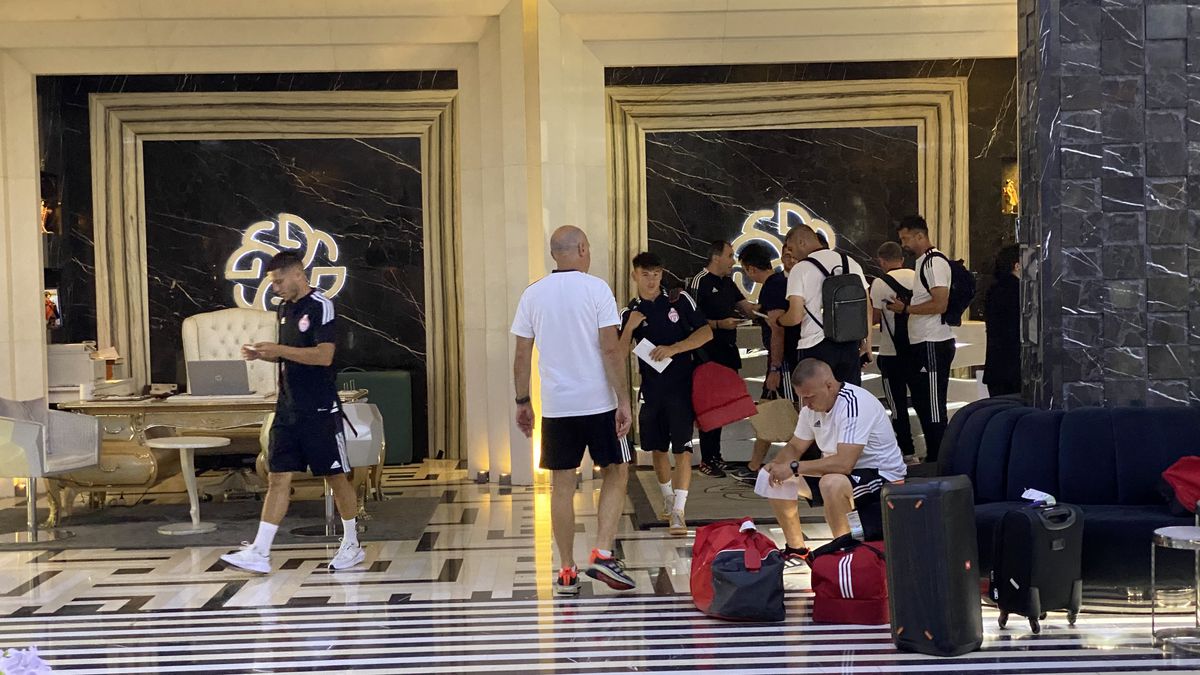 Marius Ștefănescu și Nicolae Păun, în camerele lui Elton John și Jennifer Lopez! Sepsi s-a cazat la kilometrul zero al VIP-urilor