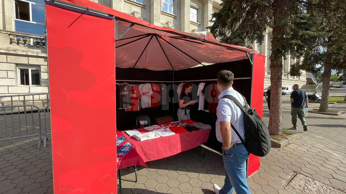 Prezență-surpriză în tribunele arenei „Vasil Levski” » Plecat în vară de la FCSB a venit să semneze cu CSKA 1948