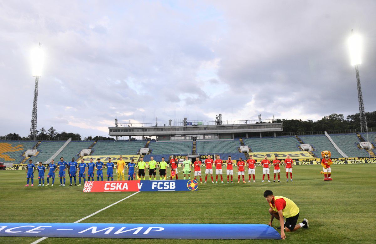 Ca în anii '90 pe stadioanele din România! » Detaliul remarcat de reporterii GSP înainte de CSKA 1948 - FCSB