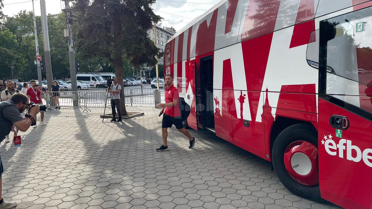 Prezență-surpriză în tribunele arenei „Vasil Levski” » Plecat în vară de la FCSB a venit să semneze cu CSKA 1948