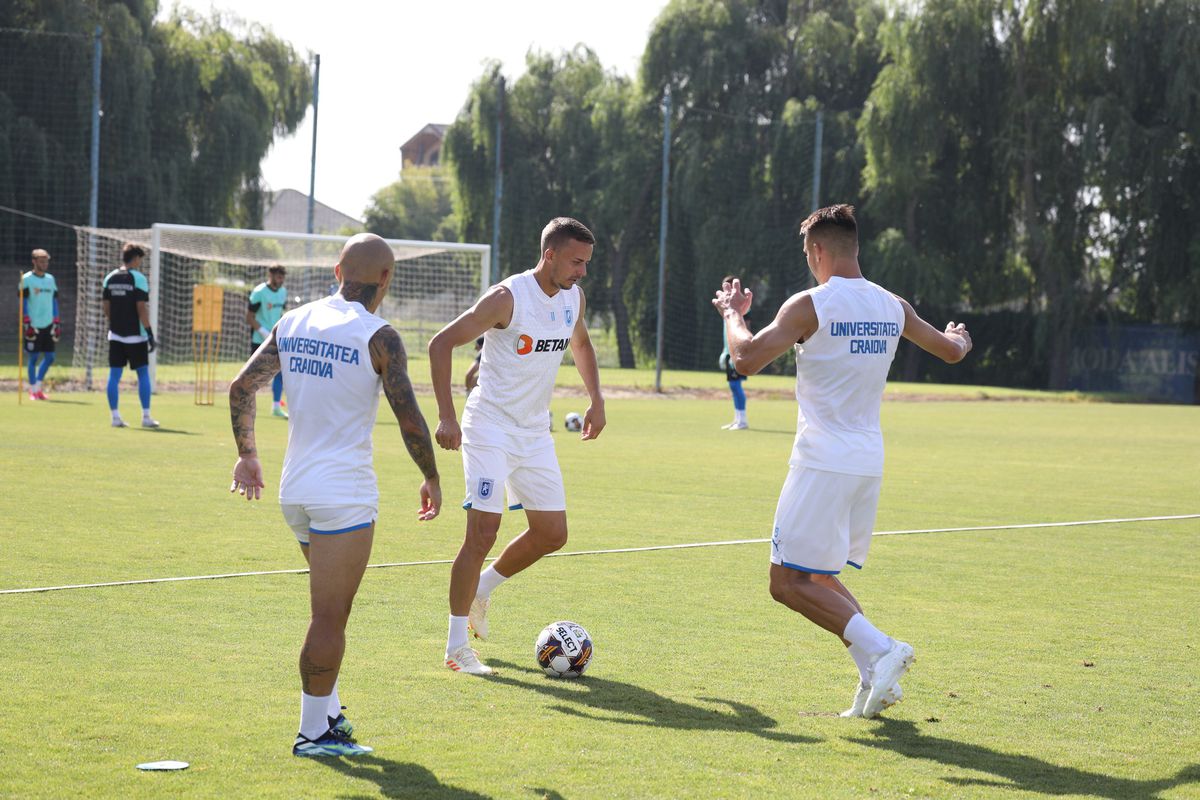 Primele imagini cu Reghecampf în acțiune, după ce a semnat cu Universitatea Craiova