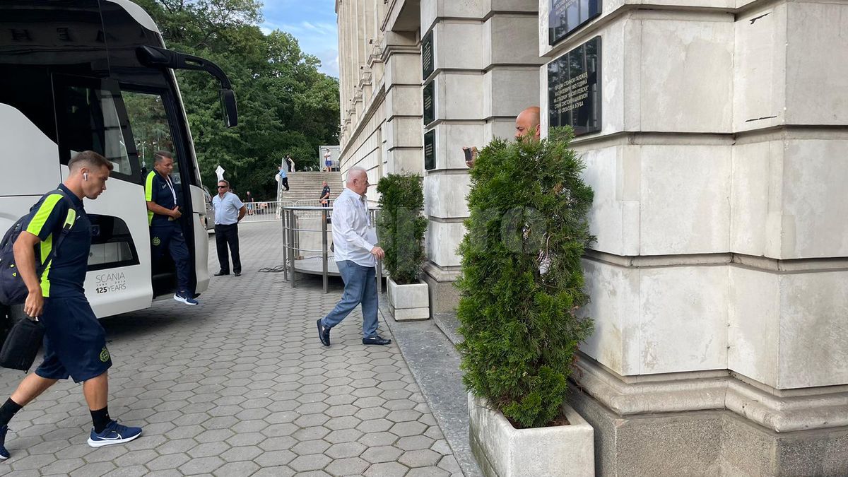 Prezență-surpriză în tribunele arenei „Vasil Levski” » Plecat în vară de la FCSB a venit să semneze cu CSKA 1948