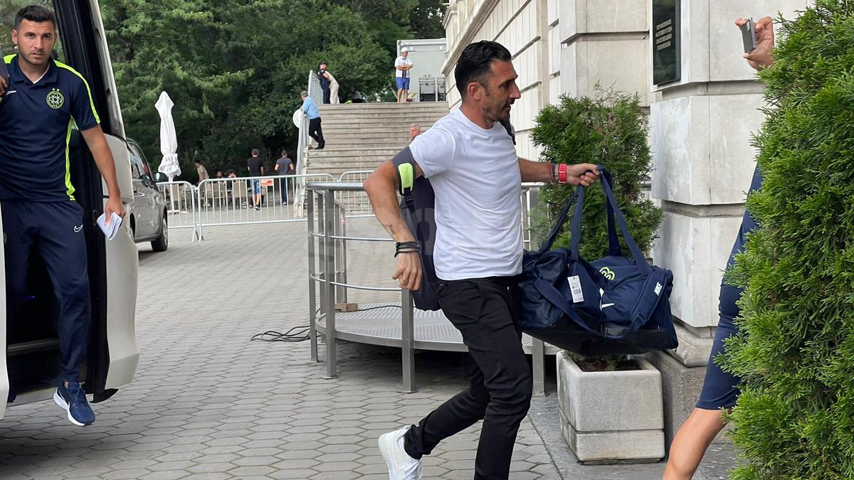 Imaginea serii din Bulgaria » Cum arată postul de comentator la CSKA 1948 Sofia - FCSB