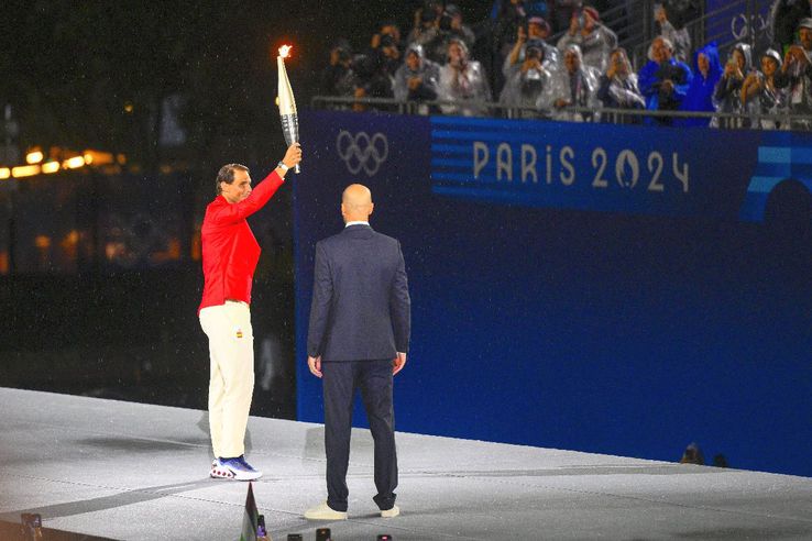Rafael Nadal a primit torța olimpică din partea lui Zinedine Zidane / Sursă foto: Imago Images