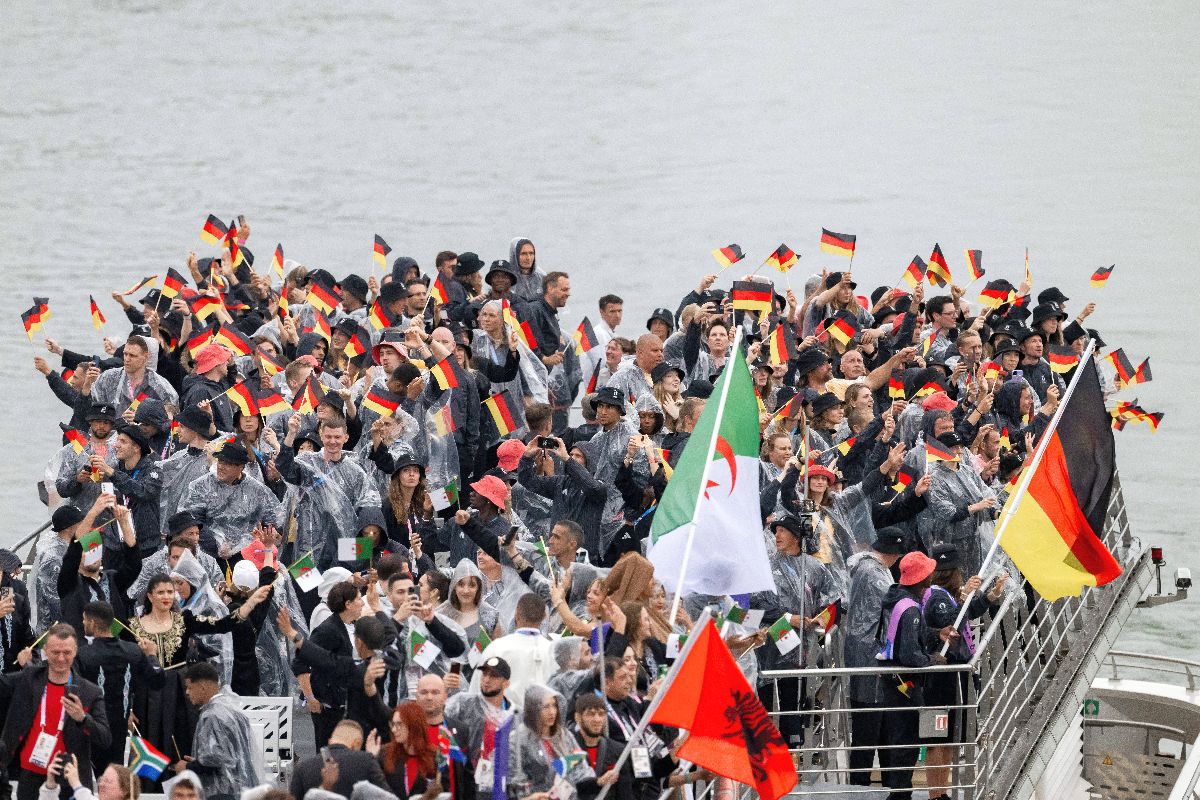 Istoric! Ceremonia de deschidere a Jocurilor Olimpice de la Paris: echipa GSP, martoră la evenimentul anului în sportul mondial! Nadia Comăneci a dus Flacăra: în barcă alături de legendarii Nadal, Carl Lewis și Serena