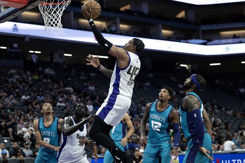 U-BT Cluj l-a transferat pe Zavier Marquis Simpson (27 ani), conducător de joc de la Memphis Grizzlies, echipă de NBA, locul 13 al Conferinței de Vest în stagiunea precedentă.