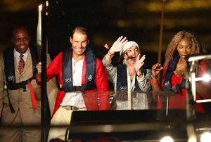 Istoric! Ceremonia de deschidere a Jocurilor Olimpice de la Paris: echipa GSP, martoră la evenimentul anului în sportul mondial! Nadia Comăneci a dus Flacăra: în barcă alături de legendarii Nadal, Carl Lewis și Serena