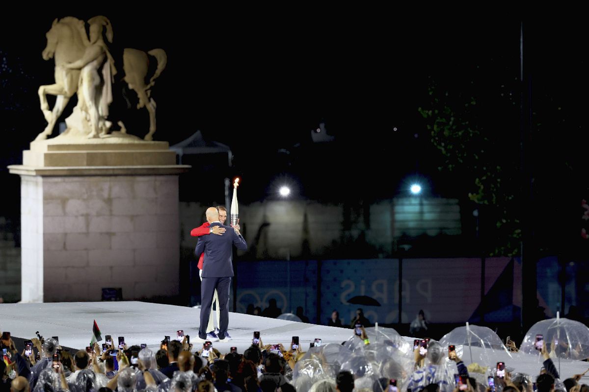 Moment emoționant: Celine Dion a ignorat boala și a cântat după 4 ani, lângă Turnul Eiffel din Paris