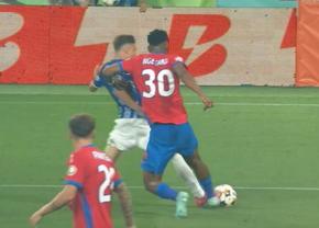 A clacat din nou în Ghencea: Ngezana le-a făcut oaspeților un penalty cadou!