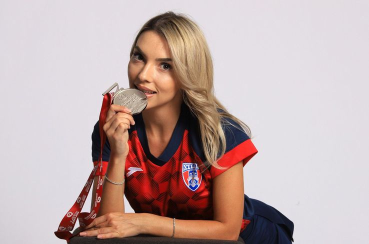 Bernadette Szocs, cu medalia de argint la Mondiale/ sursă foto: Facebook @Steaua București
