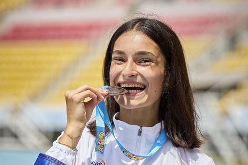 România încheie FOTE cu încă o medalie » Lena Maria Ionescu, nou record personal la săritura în înălțime