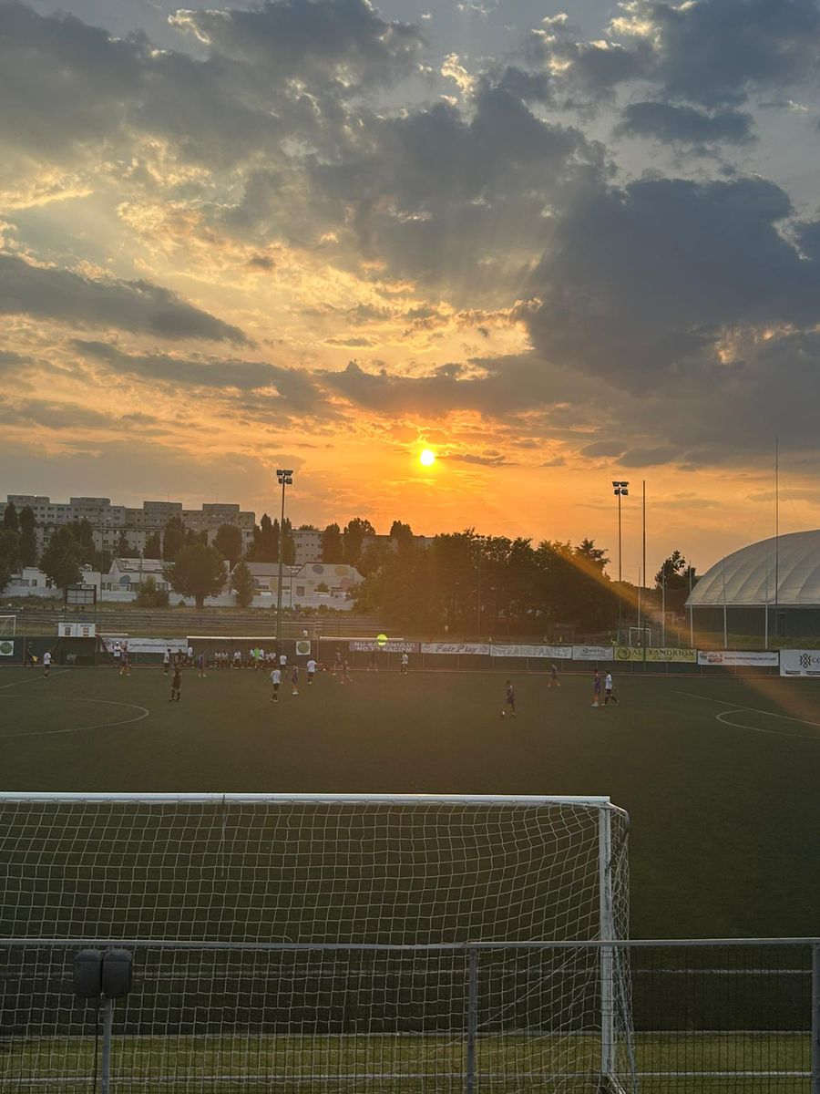 EPIC FAIL » „Păcăliți” de Wikipedia și ChatGPT » Un englez, un olandez și un ceh au vrut să vadă Metaloglobus – Petrolul, dar au greșit stadionul! Dialog cu GSP: „De ce au toți 14 ani?”