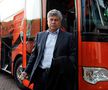 Mircea Lucescu sosește înaintea manșei întâi a semifinalei Cupei UEFA dintre FC Dinamo Kiev și FC Șahtior Donețk, pe stadionul Valeri Lobanovski, 30 aprilie 2009, în Kiev, Ucraina. Foto: Getty Images