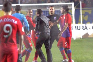 După mai bine de 13 ani » Ultima dată când FCSB a avut portarul eliminat în campionat a fost după o bătăie generală