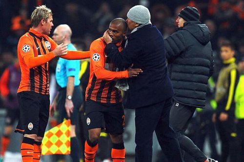 Mircea Lucescu îl sărută pe cap pe Douglas Costa