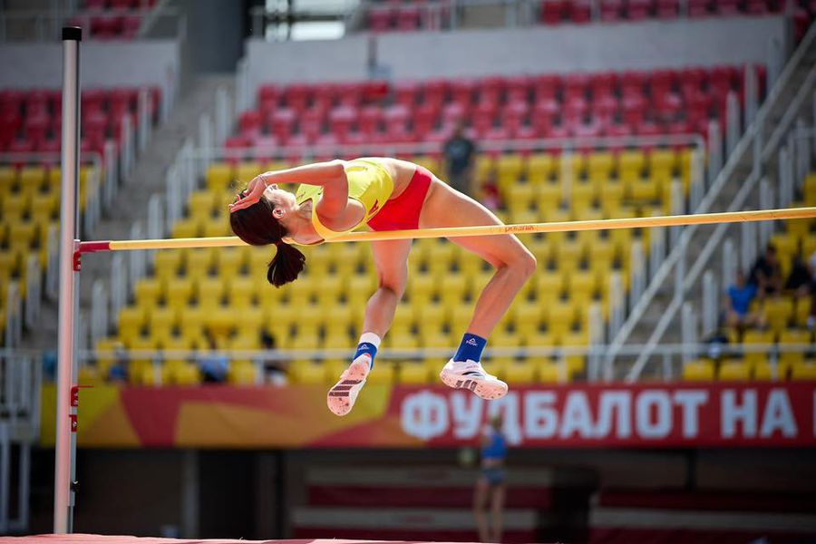 România încheie FOTE cu încă o medalie » Lena Maria Ionescu, nou record personal la săritura în înălțime