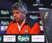 Mircea Lucescu, în timpul conferinței de presă premergătoare finalei de Cupa UEFA, cu Weder Bremen, pe stadionul Sukru Saracoglu, 19 mai 2009, Istanbul, Turcia. Foto: Getty Images