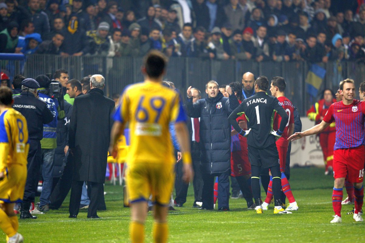 După mai bine de 13 ani » Ultima dată când FCSB a avut portarul eliminat în campionat a fost după o bătăie generală