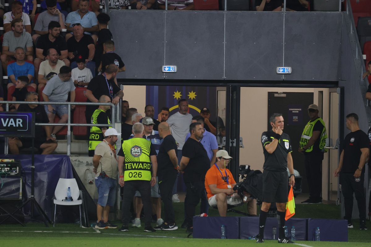 Ce s-a întâmplat pe teren, imediat după FCSB - Farul: MM Stoica a coborât de urgență din lojă! Găman, înjurat de tot stadionul