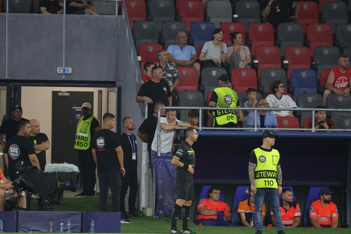 Ce s-a întâmplat pe teren, imediat după FCSB - Farul: MM Stoica a coborât de urgență din lojă! Găman, înjurat de tot stadionul