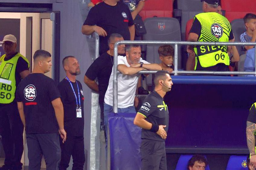 FOTO Ce s-a întâmplat pe teren, imediat după FCSB - Farul: MM Stoica a coborât de urgență din lojă! Găman, înjurat de tot stadionul