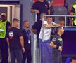Tensiune pe teren după FCSB - Farul: Mihai Stoica a coborât din lojă. FOTO: Ionuț Iordache