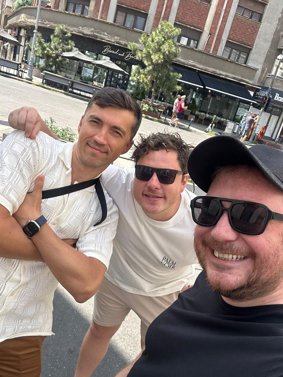 EPIC FAIL » „Păcăliți” de Wikipedia și ChatGPT » Un englez, un olandez și un ceh au vrut să vadă Metaloglobus – Petrolul, dar au greșit stadionul! Dialog cu GSP: „De ce au toți 14 ani?”