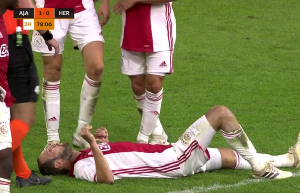 VIDEO S-a prăbușit pe teren în timpul meciului » Emoții mari cu fotbalistul lui Ajax, diagnosticat cu miocardită