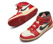 FOTO Cum arată pantofii originali „Air Jordan 1", vânduți cu fabulosul preț de 615.000$!
