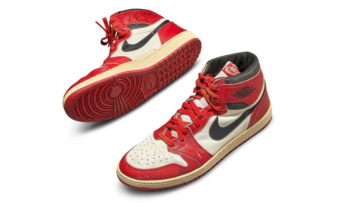 FOTO Cum arată pantofii originali „Air Jordan 1", vânduți cu fabulosul preț de 615.000$!
