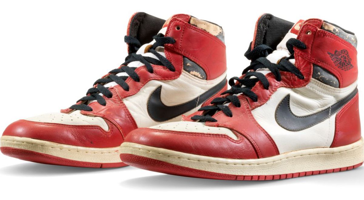 FOTO Cum arată pantofii originali „Air Jordan 1", vânduți cu fabulosul preț de 615.000$!