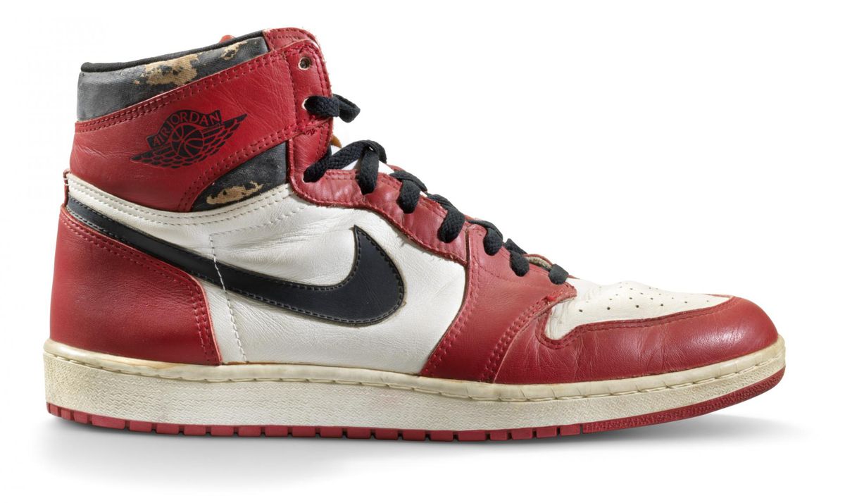 FOTO Cum arată pantofii originali „Air Jordan 1", vânduți cu fabulosul preț de 615.000$!