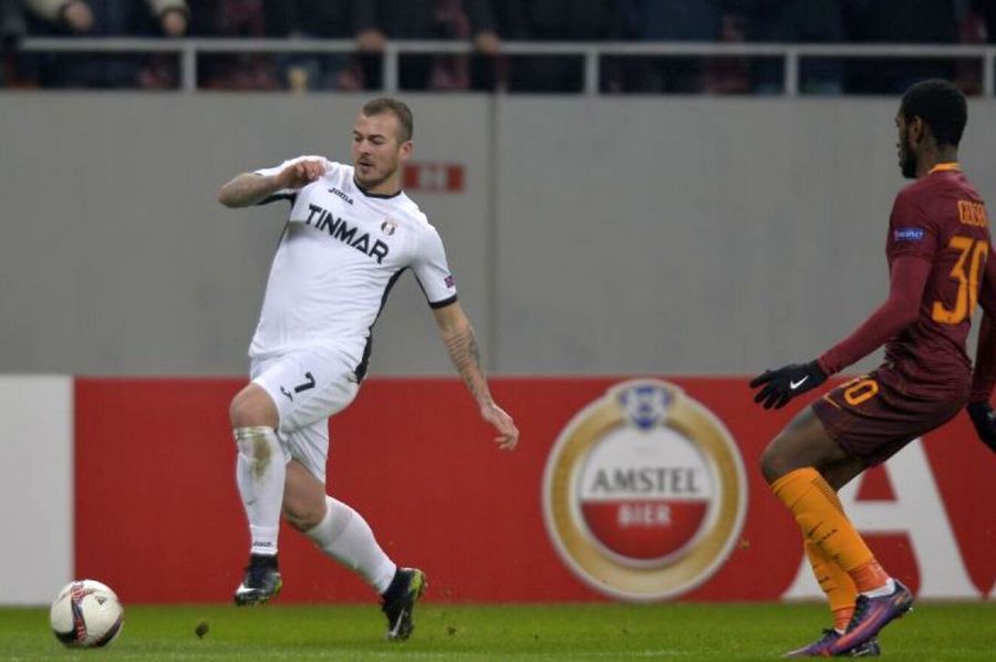 Pe burta goală, Alibec și colegii săi au ținut piept starurilor Romei / FOTO: Arhivă Gazeta Sporturilor O echipă românească a vrut să boicoteze un meci european: „Am fost toți de acord să nu intrăm pe teren. Am fost amenințați, iar jucătorii importanți s-au răzgândit”