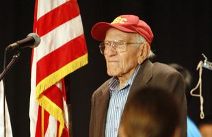 Viața impresionantă a lui Louis Zamperini » De la fost olimpic american, la prizonier de război