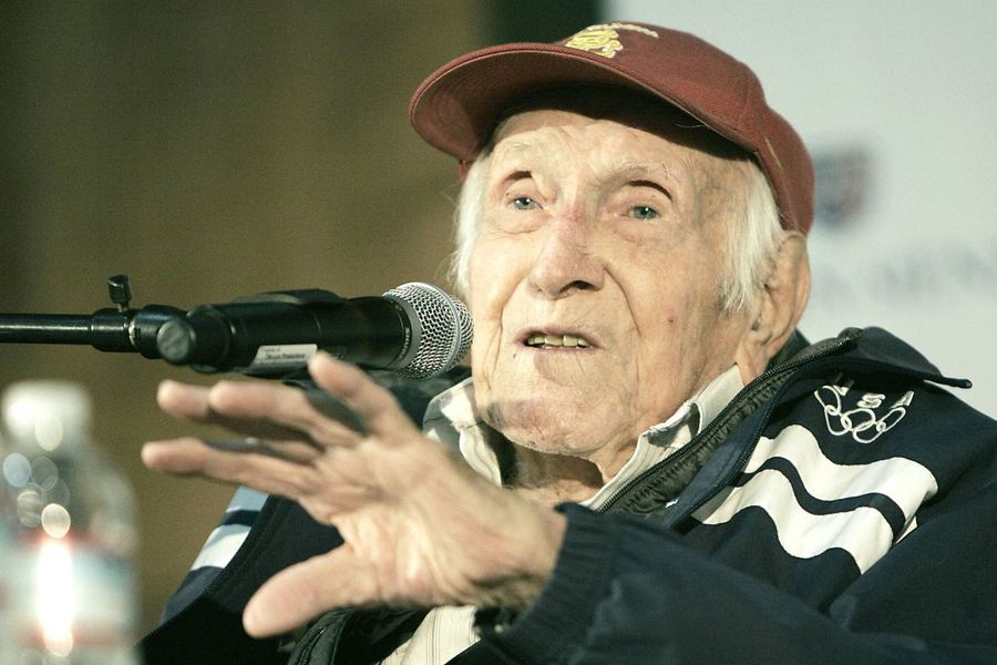 „Hitler mi-a spus: «Băiete, ești o tornadă»!” » Povestea uluitoare a unui superatlet, căzut cu avionul în războiul cu naziștii și trecut prin torturi inimaginabile: „Fumam de la 5 ani, am băut de la 8”