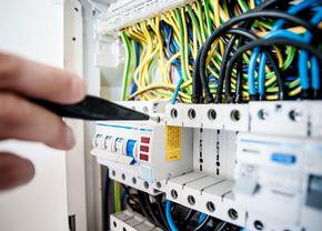 Alegeti cele mai bune prize si tablouri electriceconstructii.ro pentru confort si siguranta!
