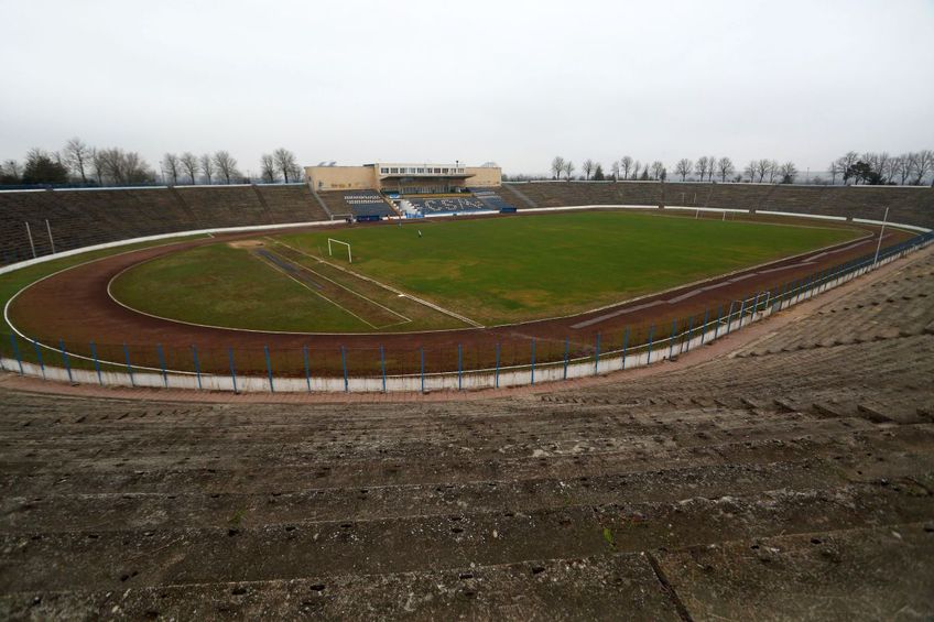 Stadionul din Medgidia, un uriaș al României, cu peste 30.000 de locuri, zace într-un peisaj gri, fără planuri de viitor / FOTO: GSP