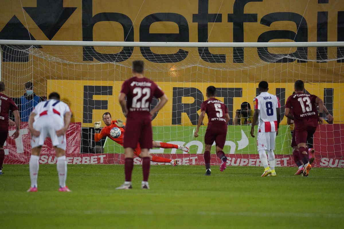 Bălgrădean, gafă COLOSALĂ în CFR Cluj - Steaua Roșie! » Șumudică și-a făcut cruce pe margine!