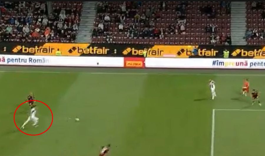 Pavkov trimite în poarta goală, de la 25 de metri / FOTO: captură @Pro X Bălgrădean, gafă COLOSALĂ în CFR Cluj - Steaua Roșie! » Șumudică și-a făcut cruce pe margine!