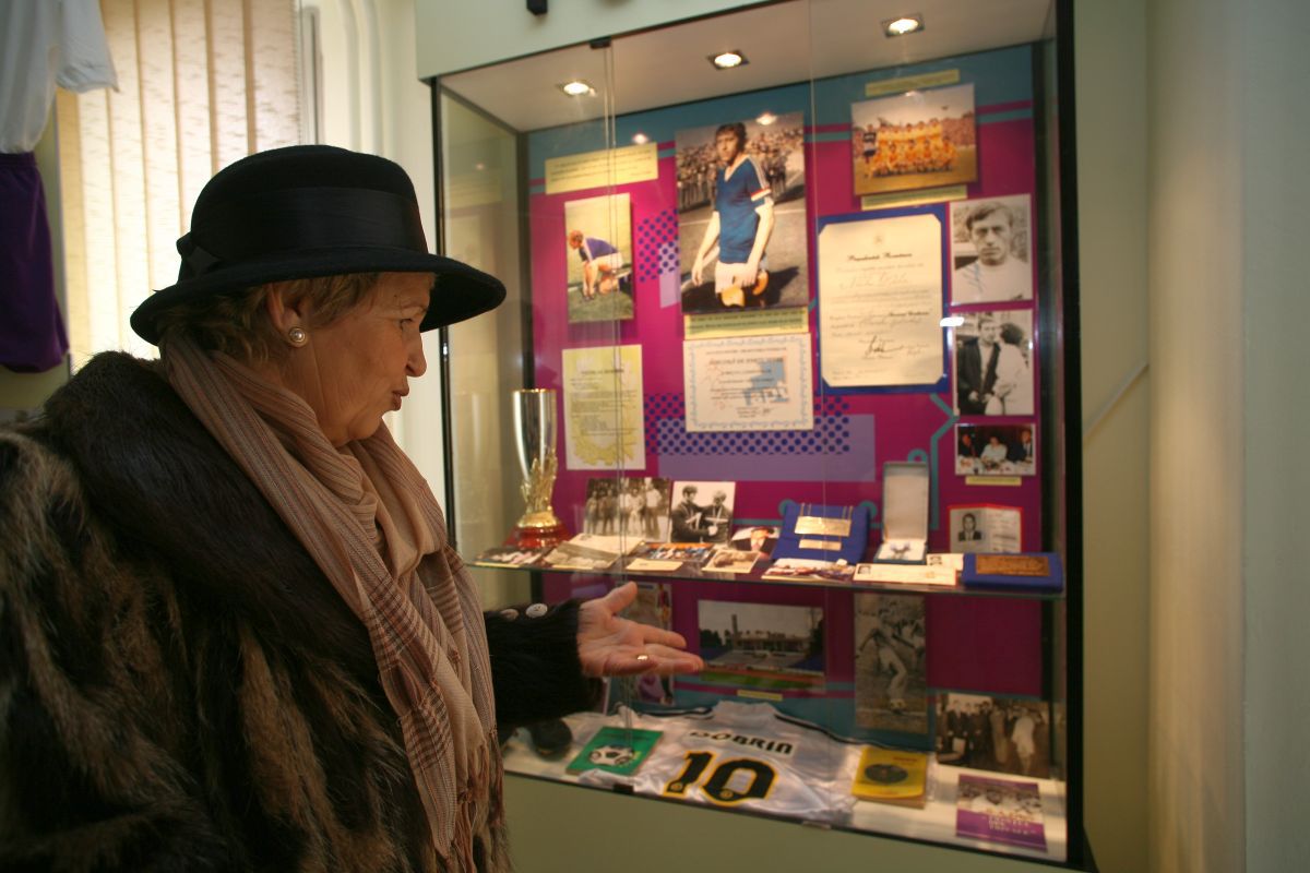 Nicolae Dobrin a jucat la Universitatea Craiova! Imagine ANTOLOGICĂ din '74 cu „Gâscanul” în tricoul Științei: „M-am trezit cu el la ușă! Să vă spun ce a urmat”