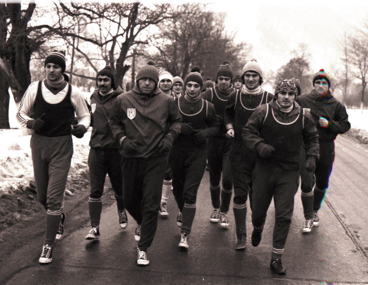Nicolae Dobrin a jucat la Universitatea Craiova! Imagine ANTOLOGICĂ din '74 cu „Gâscanul” în tricoul Științei: „M-am trezit cu el la ușă! Să vă spun ce a urmat”