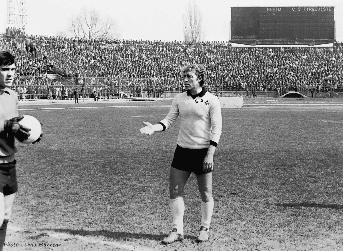 Nicolae Dobrin a jucat la Universitatea Craiova! Imagine ANTOLOGICĂ din '74 cu „Gâscanul” în tricoul Științei: „M-am trezit cu el la ușă! Să vă spun ce a urmat”