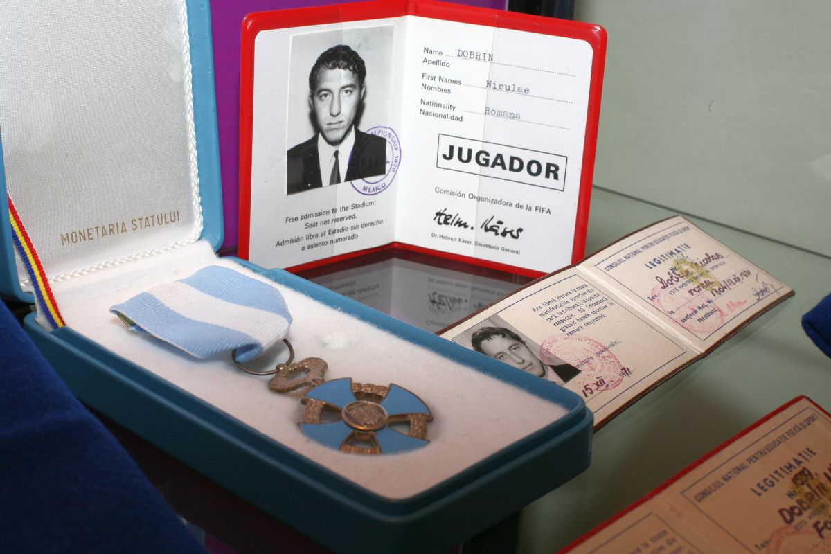 Nicolae Dobrin a jucat la Universitatea Craiova! Imagine ANTOLOGICĂ din '74 cu „Gâscanul” în tricoul Științei: „M-am trezit cu el la ușă! Să vă spun ce a urmat”