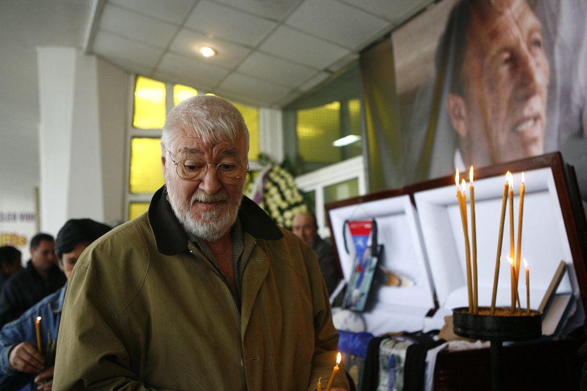 Nicolae Dobrin a jucat la Universitatea Craiova! Imagine ANTOLOGICĂ din '74 cu „Gâscanul” în tricoul Științei: „M-am trezit cu el la ușă! Să vă spun ce a urmat”