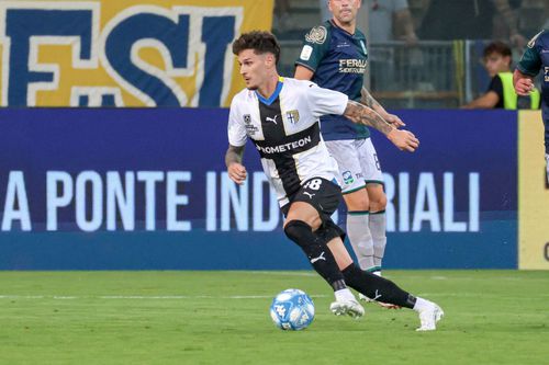Extrema dreapta a celor de la Parma, Dennis Man (25 de ani), nu va juca în partida pe care „cruciații” o dispută diseară, pe teren propriu, contra celor de la Cittadella, în runda cu numărul doi din Serie B.