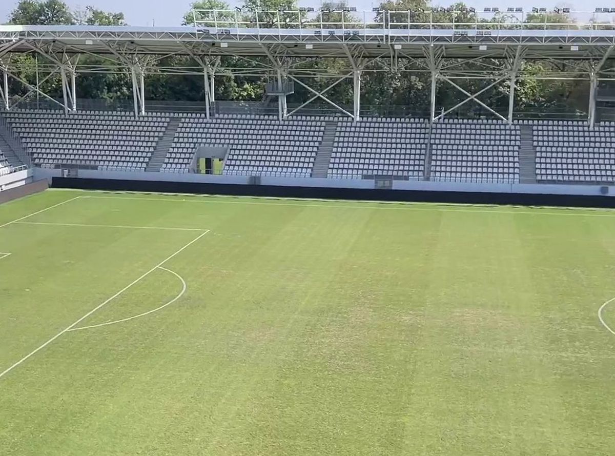 Gazonul de pe „Arcul de Triumf”, un DEZASTRU » Cum arată suprafața de joc înainte de duelul sold out Dinamo - Petrolul